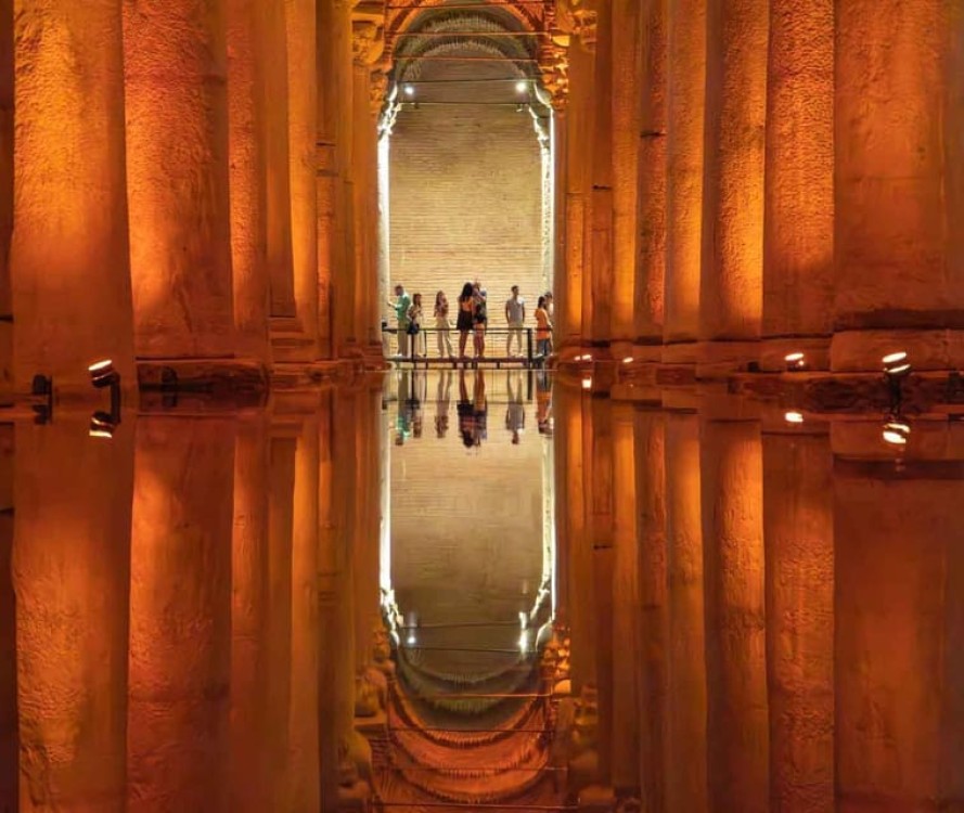 Istanbul: Hagia Sophia Topkapi and Basilica Cistern Tour | ®ExcursionMania