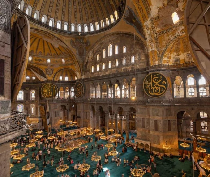 Istanbul: Hagia Sophia Topkapi and Basilica Cistern Tour | ®ExcursionMania
