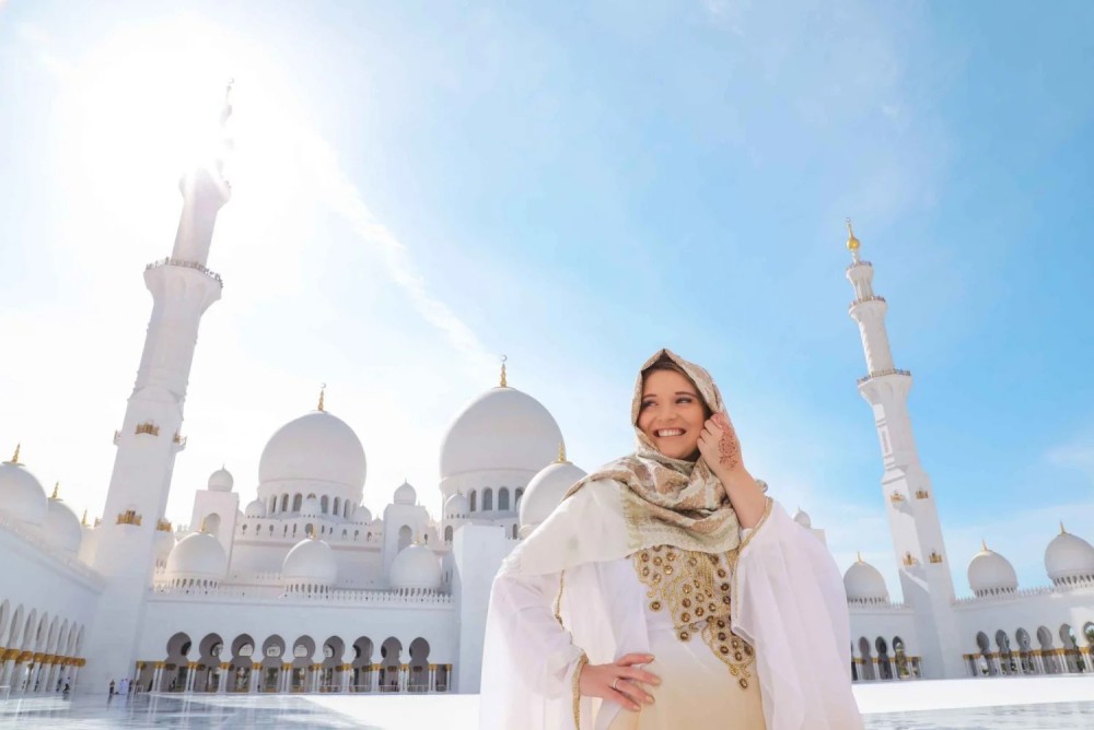 Dubai: Abu Dhabi Day-Trip Grand Mosque, Royal Palace & Lunch | ®ExcursionMania