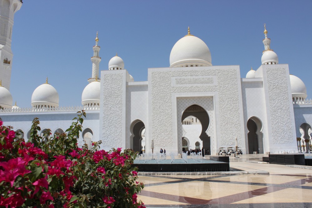 Dubai: Abu Dhabi Day-Trip Grand Mosque, Royal Palace & Lunch | ®ExcursionMania