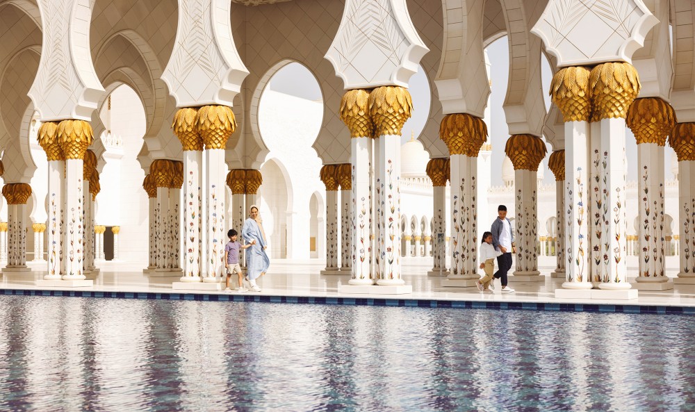 Dubai: Abu Dhabi Day-Trip Grand Mosque, Royal Palace & Lunch | ®ExcursionMania