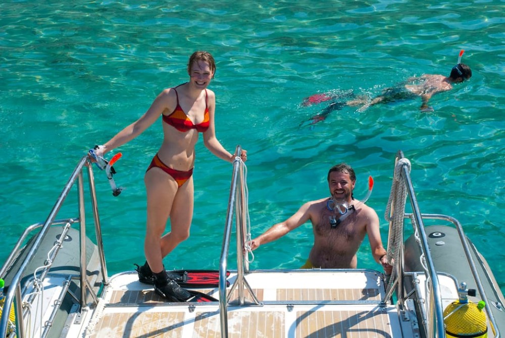 Hurghada: Dolphin & Coral Reef Snorkeling Tour with Lunch | ®ExcursionMania