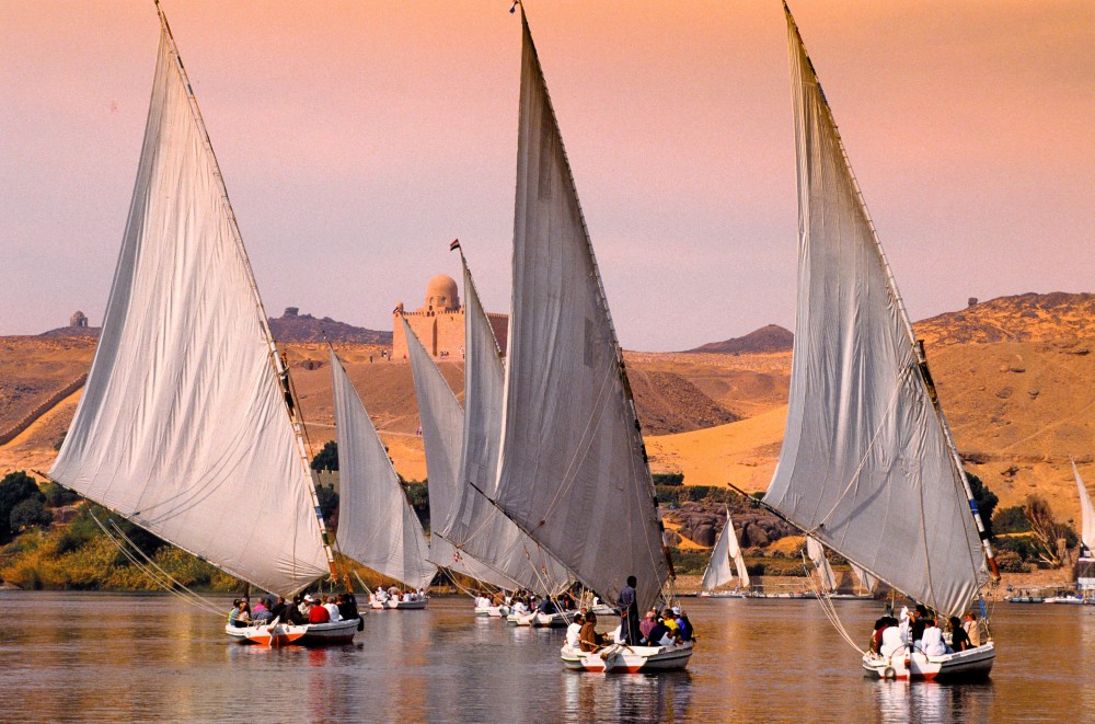 Hurghada: 2-Day Luxor Tour with Hotel Balloon & Nile Boat | ®ExcursionMania