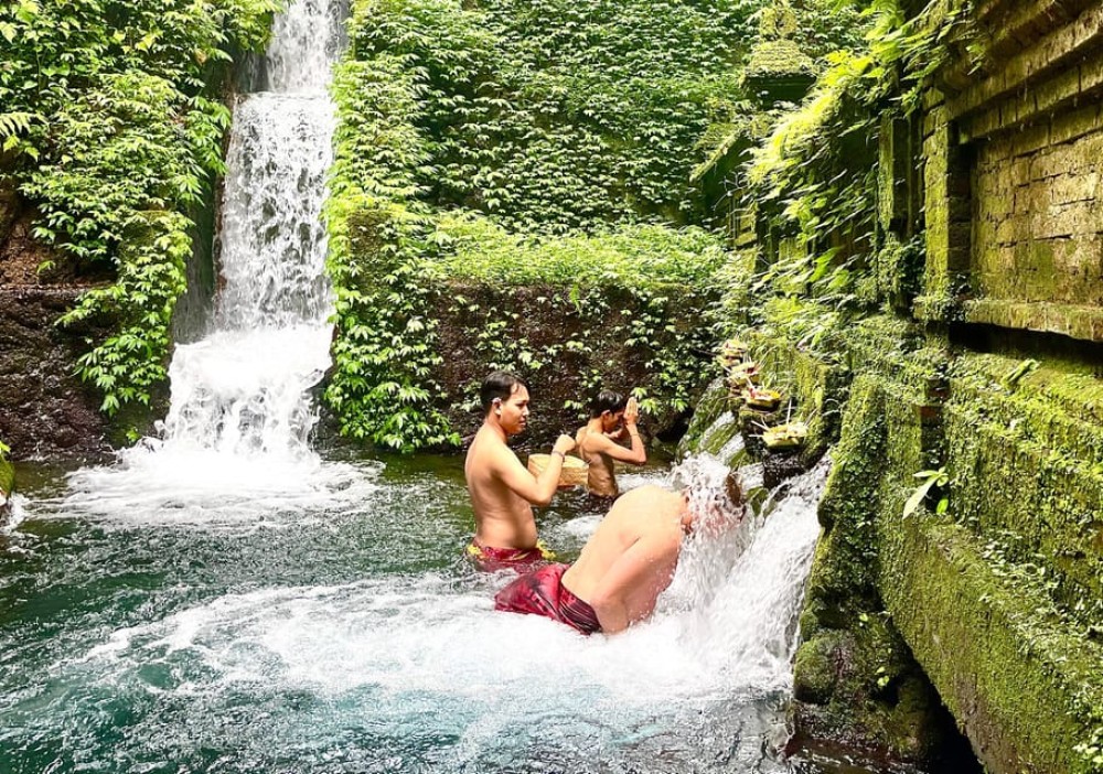 Bali: Temple Visit with Palm Reader & Fortune Telling Option | ®ExcursionMania