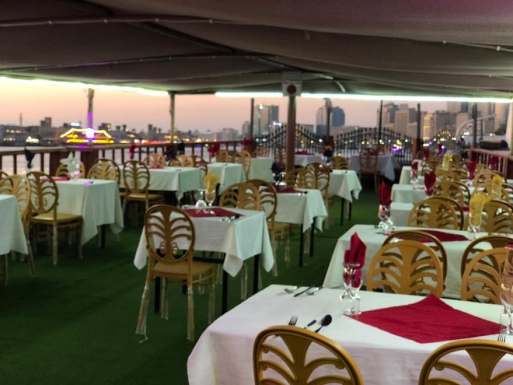 Dubai: 90-Min Dhow Dinner Cruise with Entertainer Shows | ®ExcursionMania