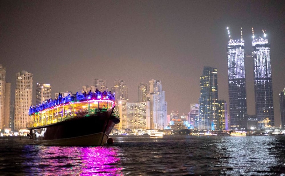 Dubai: 90-Min Dhow Dinner Cruise with Entertainer Shows | ®ExcursionMania