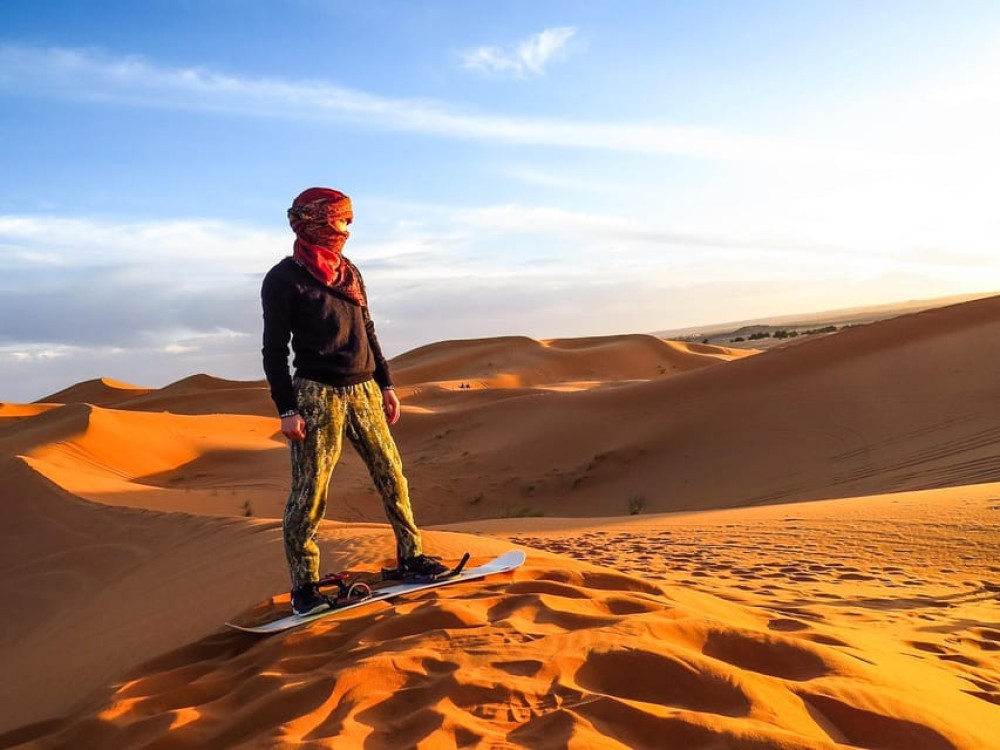 Dubai: Red Dune Safari Camel Ride Sandboarding and Dinner | ®ExcursionMania
