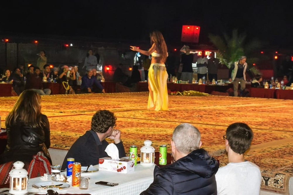 Dubai: Red Dune Safari Camel Ride Sandboarding and Dinner | ®ExcursionMania