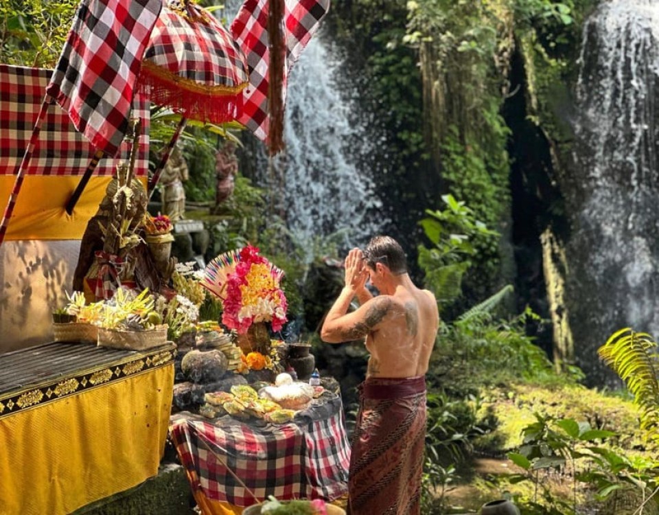 Taman Beji Griya Waterfall: Holy Bathing/Soul Retreat Ritual | ®ExcursionMania