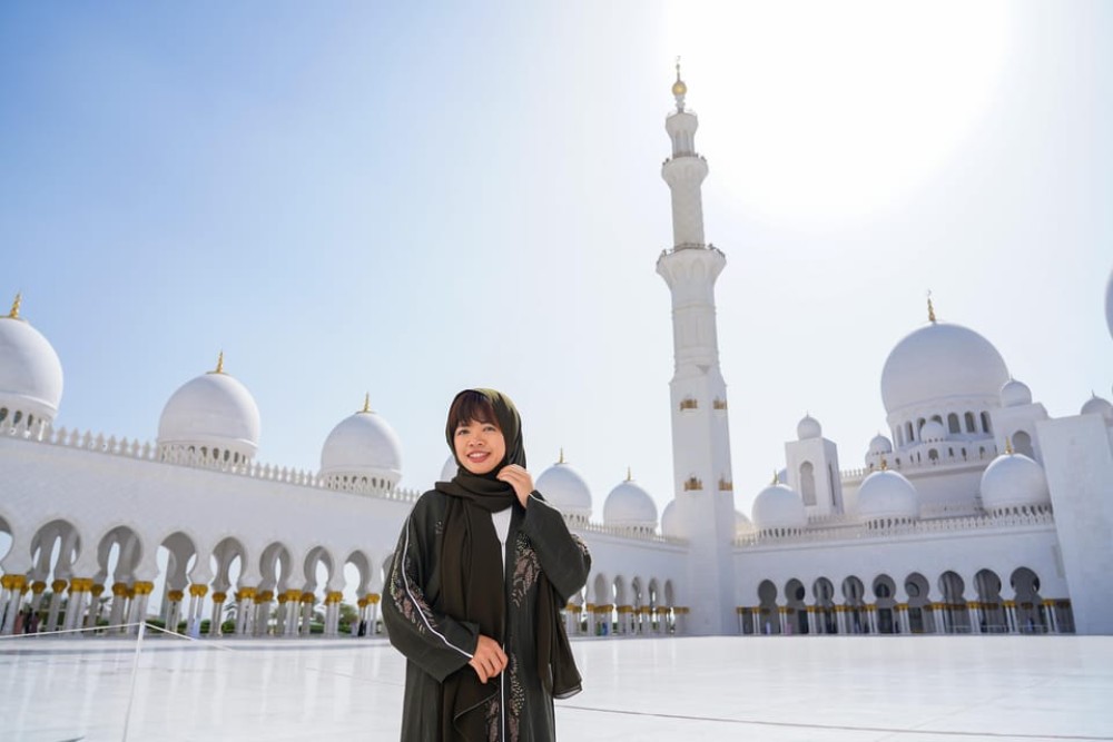 From Dubai: Abu Dhabi Sheikh Zayed Mosque and Qasr Al Watan | ®ExcursionMania