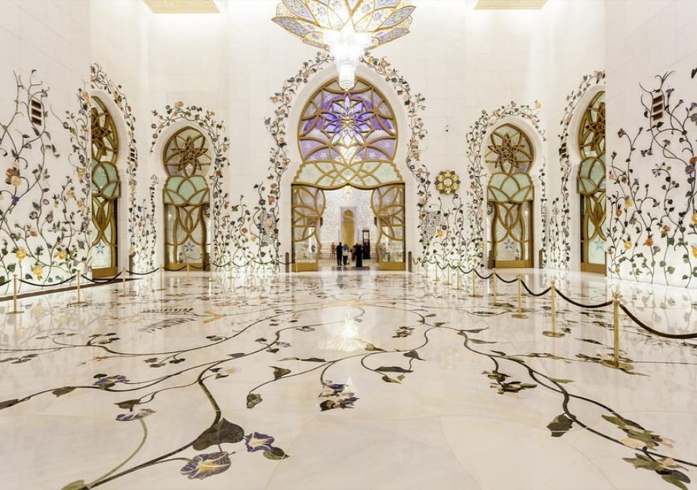 From Dubai: Abu Dhabi Sheikh Zayed Mosque and Qasr Al Watan | ®ExcursionMania