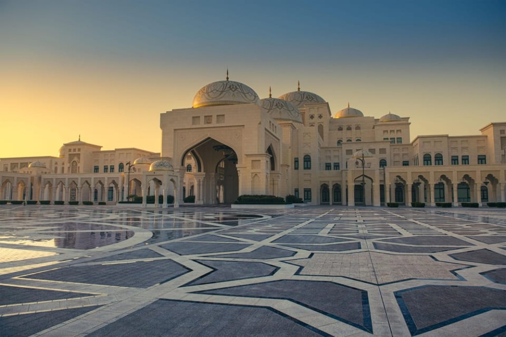 From Dubai: Abu Dhabi Sheikh Zayed Mosque and Qasr Al Watan | ®ExcursionMania