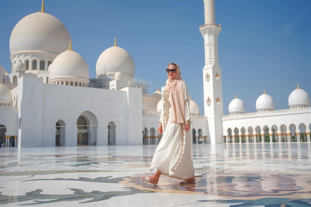 From Dubai: Abu Dhabi Sheikh Zayed Mosque and Qasr Al Watan | ®ExcursionMania