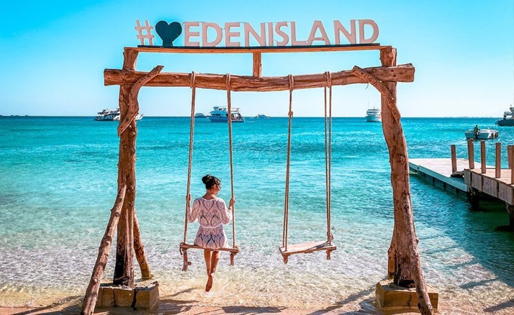 Hurghada: Eden Island Sirene Boat Snorkeling Trip | ®ExcursionMania