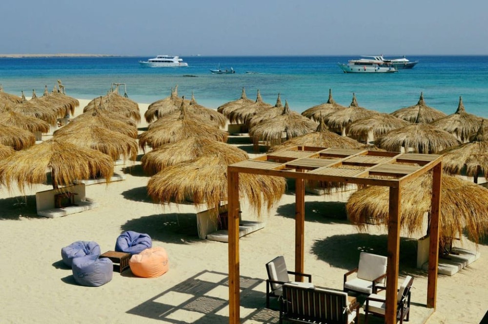 Hurghada: Eden Island Sirene Boat Snorkeling Trip | ®ExcursionMania