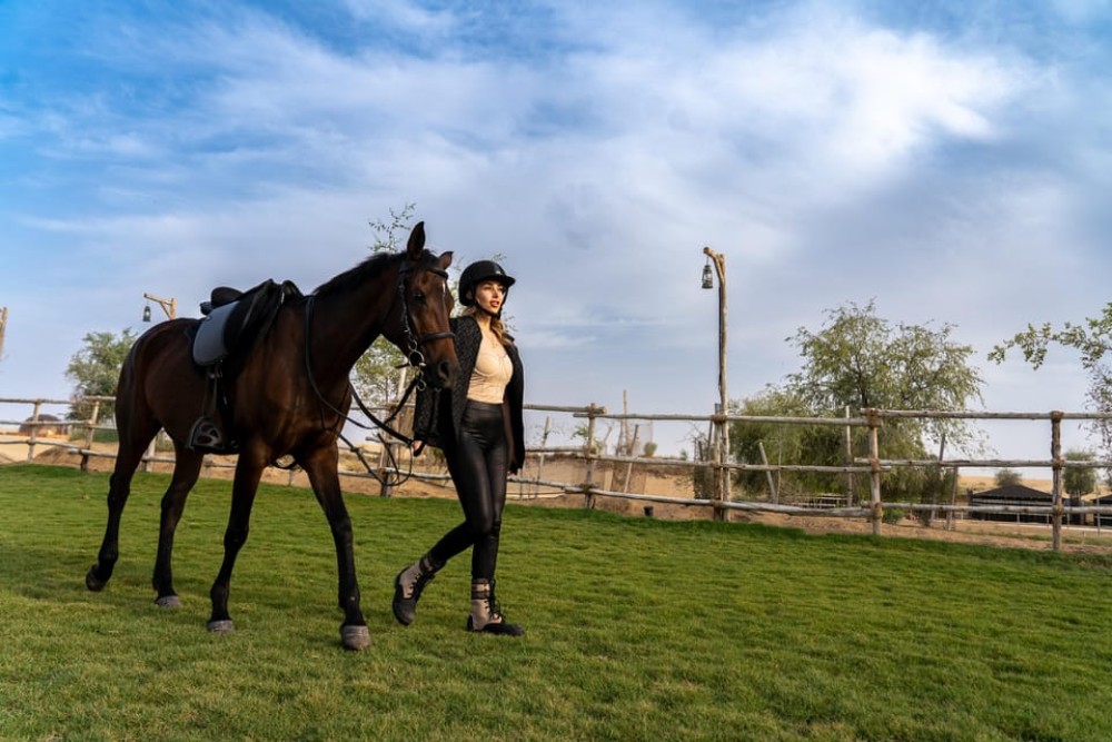Dubai: Al Marmoom Oasis Horse Riding Experience with Snack | ®ExcursionMania