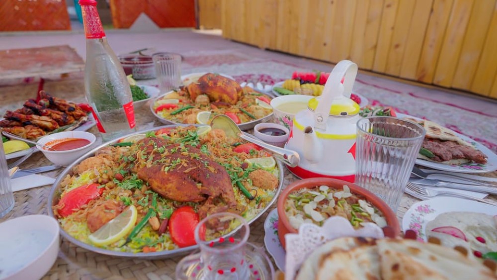 Dubai: Heritage Safari, Camel Ride & Al Marmoom Oasis Dinner | ®ExcursionMania