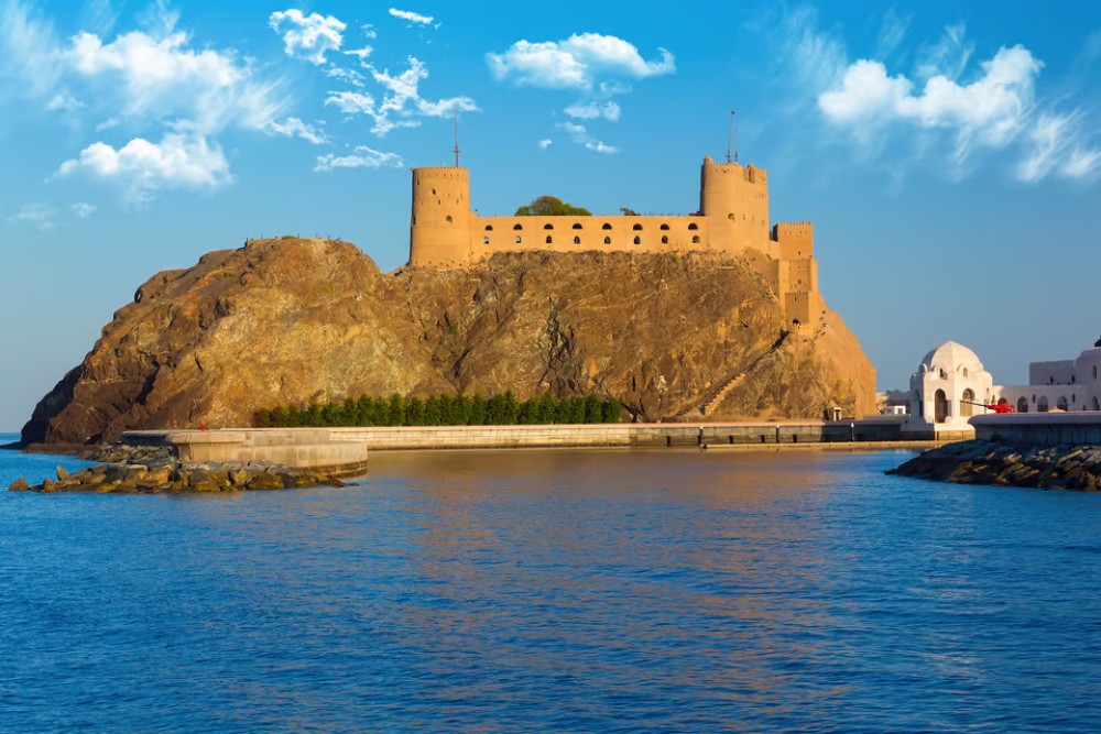 Muscat: City Tour of Grand Mosque Old Souqs Museum & Fort | ®ExcursionMania