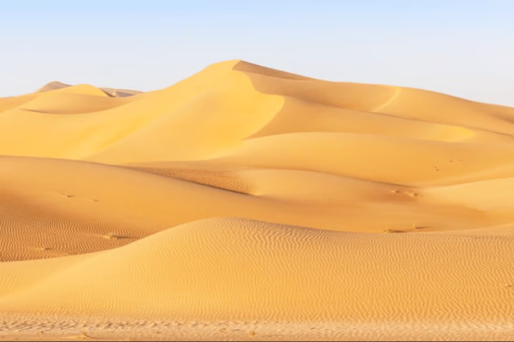 From Muscat: North Dunes and Wadi Hot Spring Tour with Lunch | ®ExcursionMania