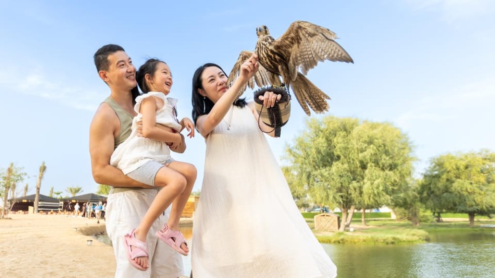 Dubai: Half-Day Camel Trekking with Al Marmoom Breakfast | ®ExcursionMania