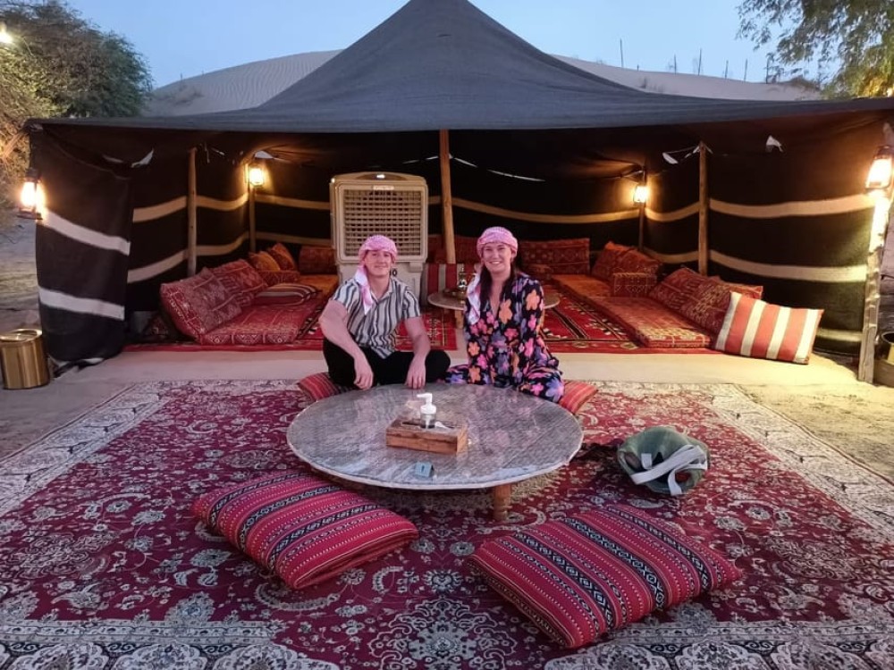 Dubai: Al Marmoom and Al Qudra Lakes Guided Tour with Dinner | ®ExcursionMania