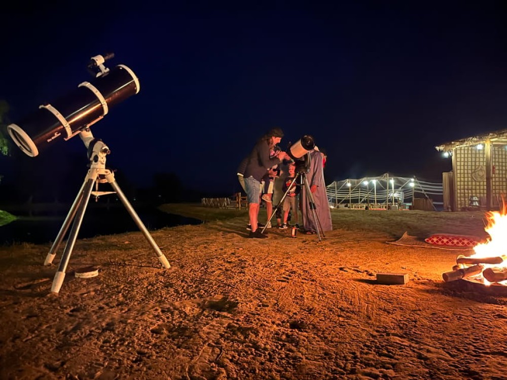 Dubai: Al Marmoom and Al Qudra Lakes Guided Tour with Dinner | ®ExcursionMania