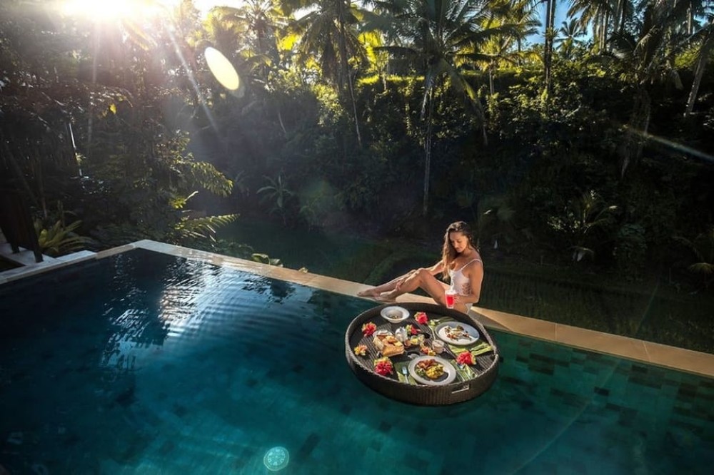 Ubud: Floating Breakfast Jungle Swing  Spa Romantic Tour | ®ExcursionMania