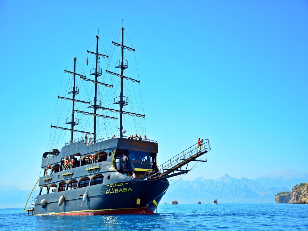 Antalya: Lara Pirate Boat Trip w/Lunch and Hotel Transfer | ®ExcursionMania