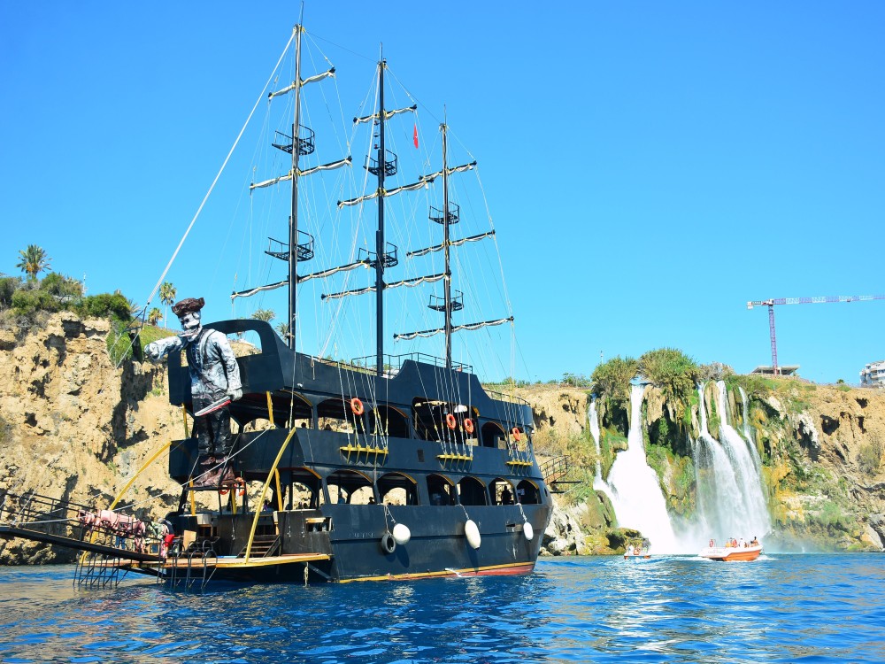 Antalya: Lara Pirate Boat Trip w/Lunch and Hotel Transfer | ®ExcursionMania