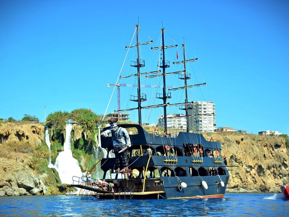 Antalya: Lara Pirate Boat Trip w/Lunch and Hotel Transfer | ®ExcursionMania