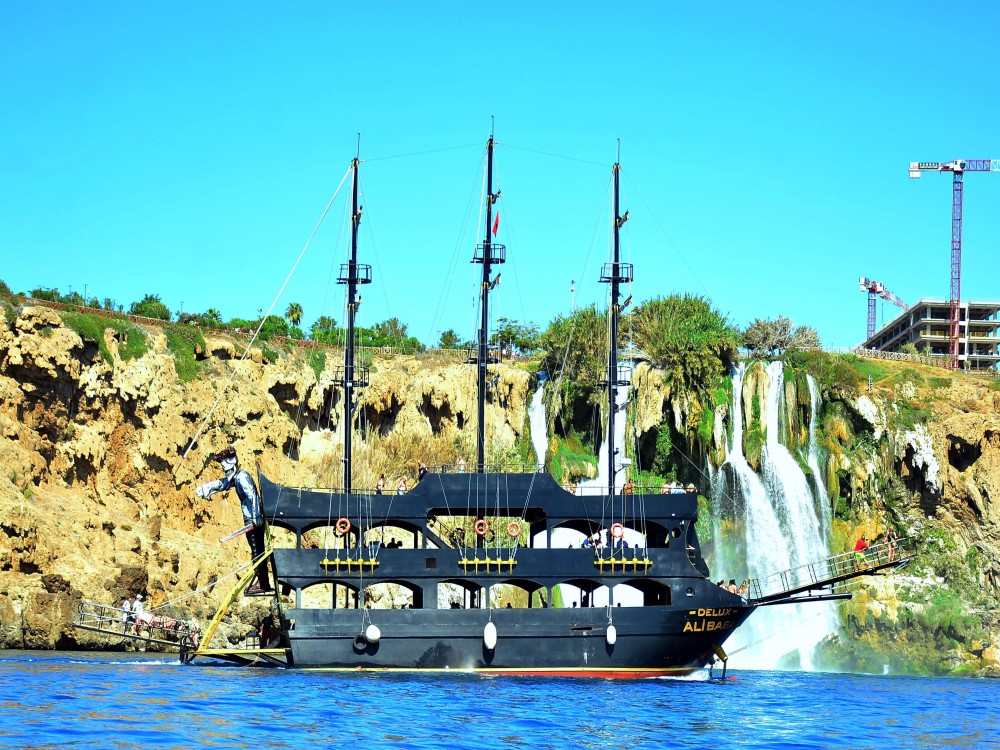 Antalya: Lara Pirate Boat Trip w/Lunch and Hotel Transfer | ®ExcursionMania