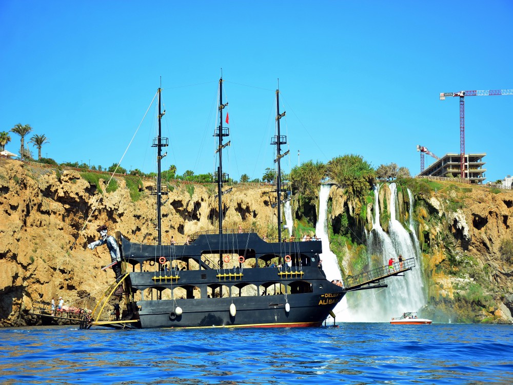 Antalya: Lara Pirate Boat Trip w/Lunch and Hotel Transfer | ®ExcursionMania