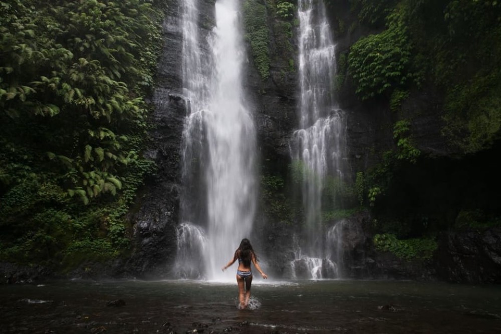 Northern Charm: Lake Bratan Handara Gate Waterfall  Swing | ®ExcursionMania