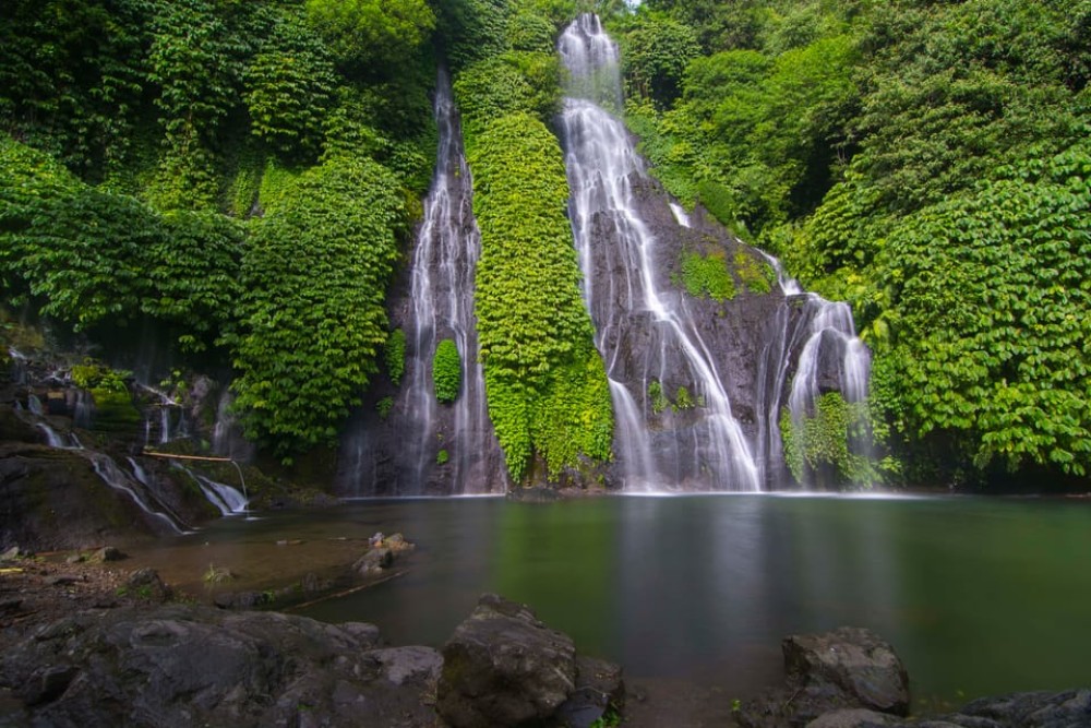 Northern Charm: Lake Bratan Handara Gate Waterfall  Swing | ®ExcursionMania