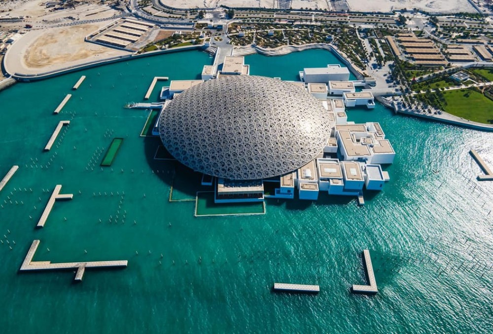From Dubai: Premium Abu Dhabi city tour in German | ®ExcursionMania