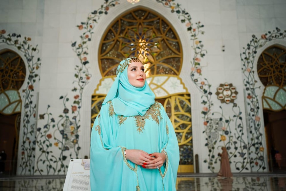 From Dubai: Premium Abu Dhabi city tour in German | ®ExcursionMania