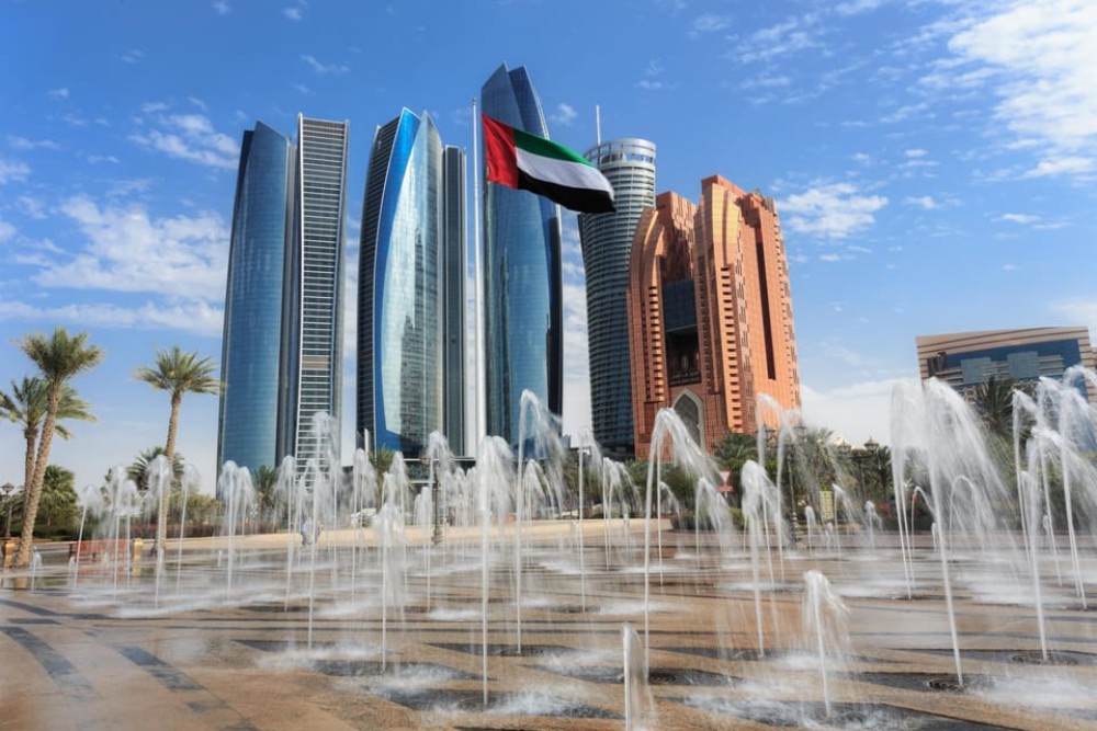 From Dubai: Premium Abu Dhabi city tour in German | ®ExcursionMania