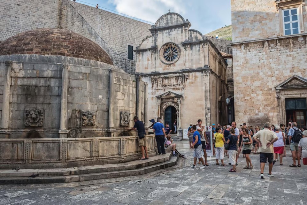 Dubrovnik: Old Town City Walls Guided Tour  Adriatic Views | ®ExcursionMania