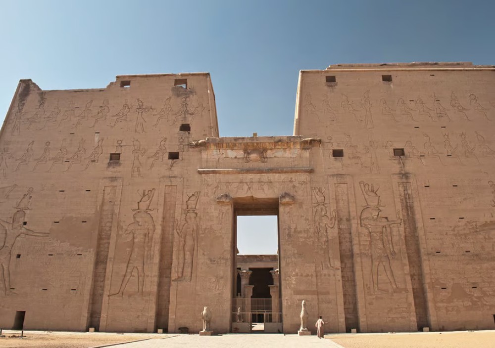 From Luxor: Private Day Trip to Edfu and Kom Ombo | ®ExcursionMania