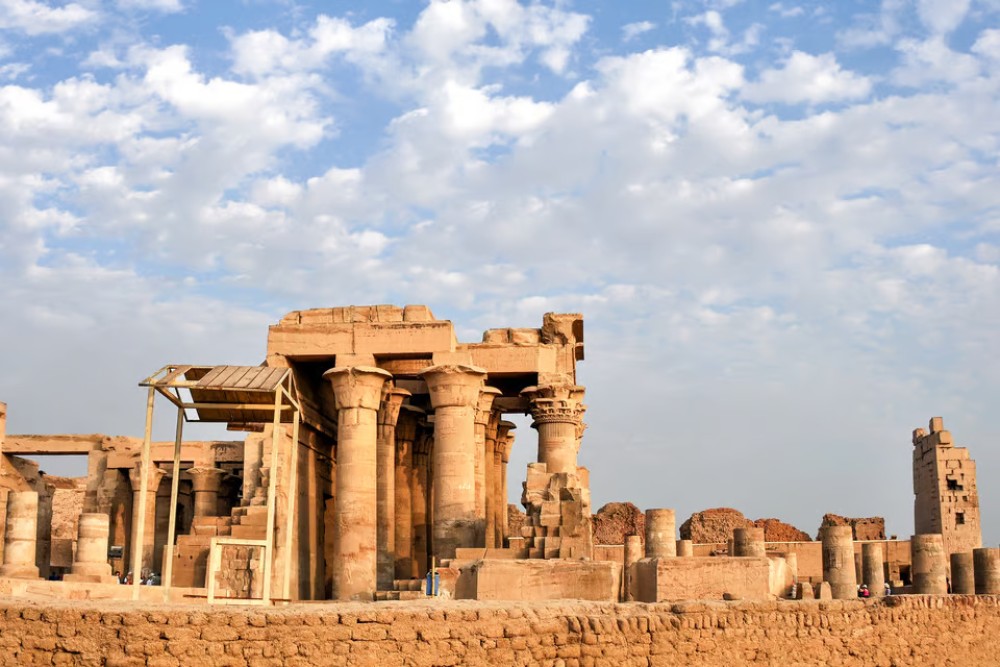 From Luxor: Private Day Trip to Edfu and Kom Ombo | ®ExcursionMania