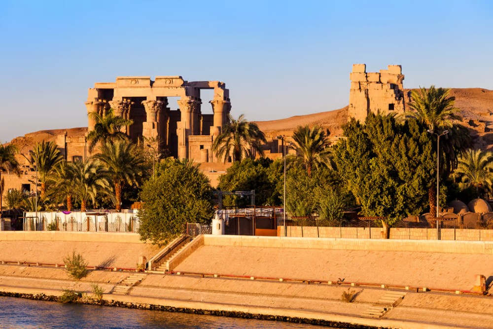 From Luxor: Private Day Trip to Edfu and Kom Ombo | ®ExcursionMania