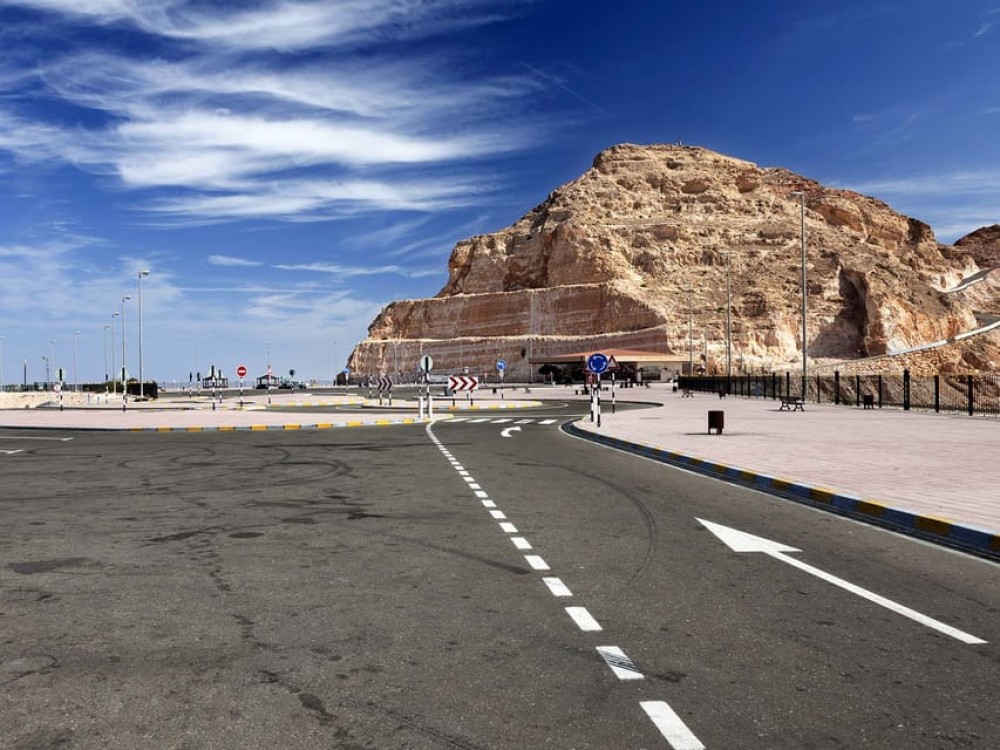 Dubai: Al Ain Oasis, Camel Market, Old Museum & Jebel Hafeet | ®ExcursionMania
