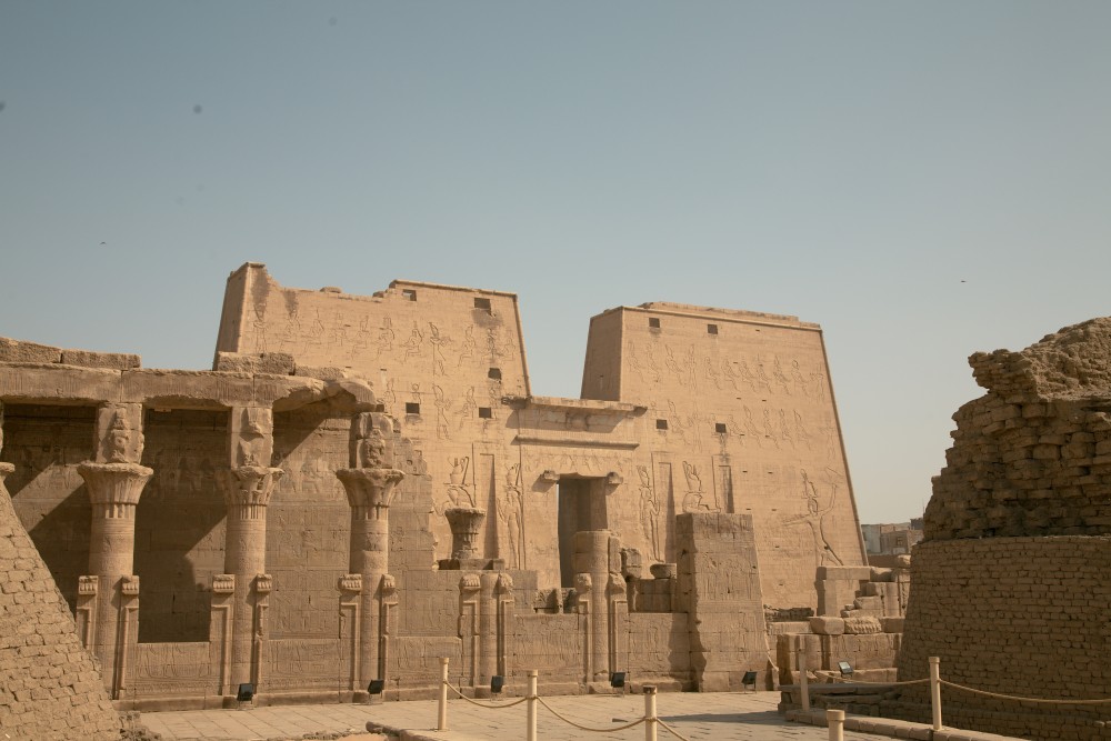 Discover Abu Dhabi: A Modern Oasis with Ancient Wonders