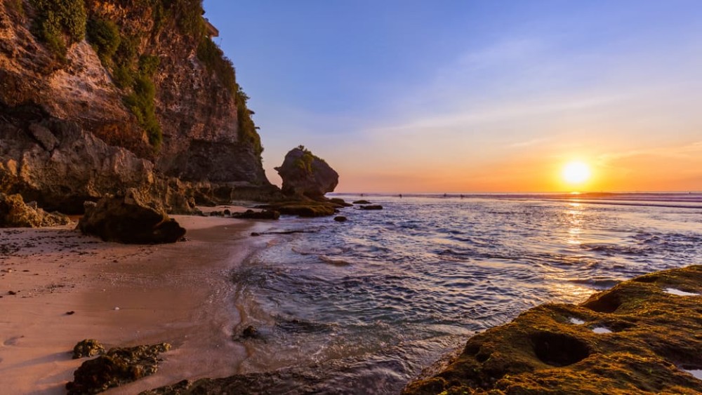 Bali: Parasailing, Jet Ski & Uluwatu Tour with Kecak Dance | ®ExcursionMania