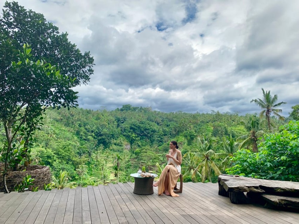 Ubud: Jungle Club, Waterfall, Market, and Tanah Lot Tour | ®ExcursionMania