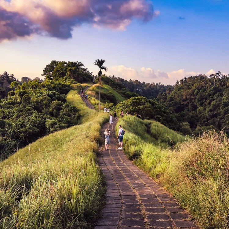 Ubud: Tjampuhan Ridge, Monkey Forest & Art Market Photo Tour | ®ExcursionMania