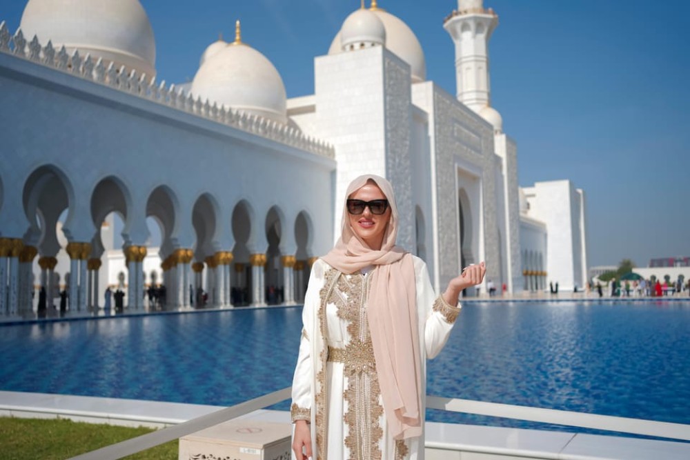 From Dubai: Abu Dhabi Grand Mosque & Founders Memorial Tour | ®ExcursionMania