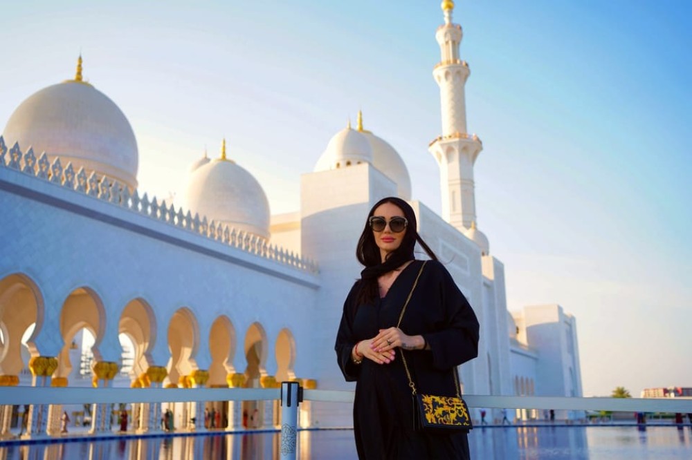 From Dubai: Abu Dhabi Grand Mosque & Founders Memorial Tour | ®ExcursionMania