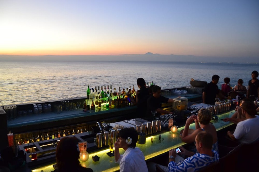 Uluwatu: Beach Club and Cliffside Private Bar Hopping Tour | ®ExcursionMania