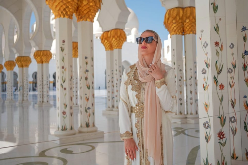 From Dubai: Abu Dhabi Day Trip & Sheikh Zayed Mosque By SUV | ®ExcursionMania